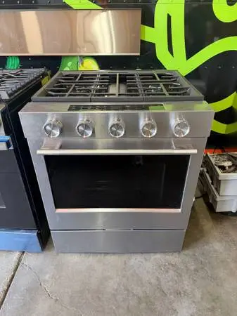 KitchenAid 30-in 5 burners 5-cu ft Air Fry Convection Oven Slide-In Na