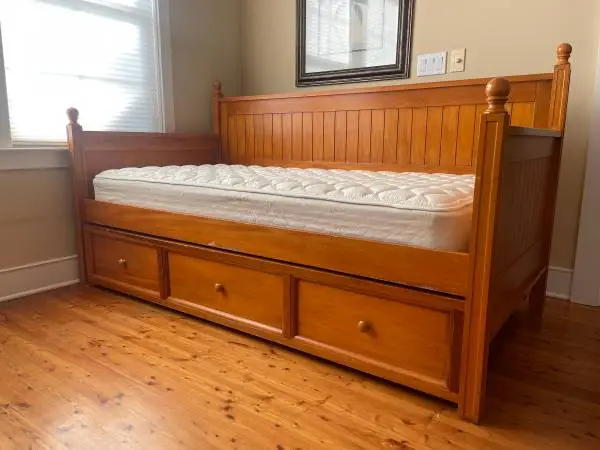 Solid wood Day Bed, Trundle Bed, Twin Bed with High Back