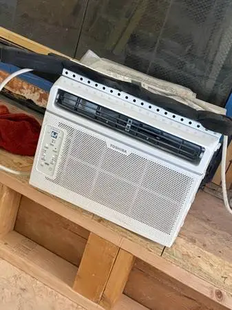 TOSHIBA WINDOW AC UNIT WITH REMOTE LIKE NEW WITH MANUAL