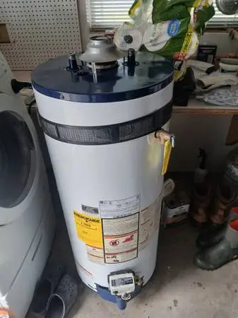 US Craftmaster 40 Gallon Natural Gas Water Heater