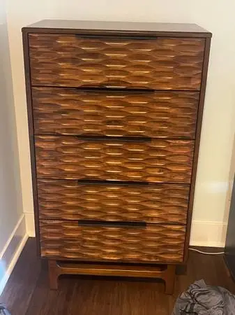 Dresser and Nightstands (2)
