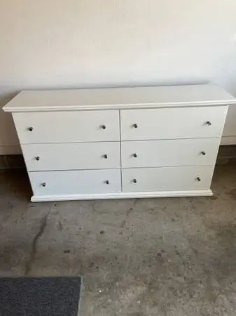6 drawer white dresser - like new
