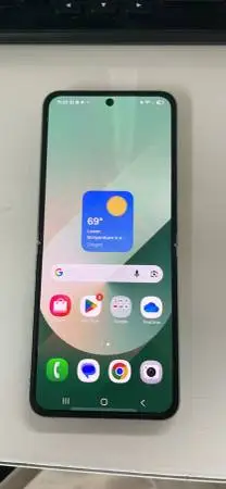 Samsung Z flip 6 ( UNLOCKED )