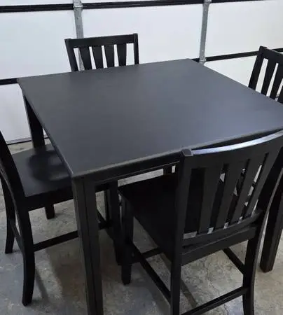 Like new 5pc. table set