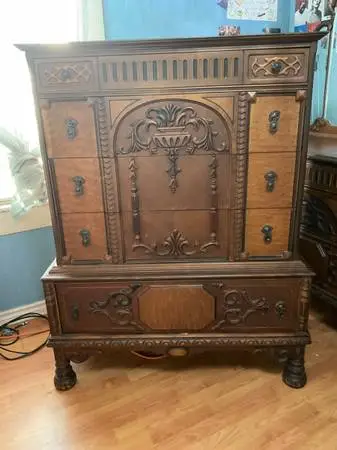 Antique dresser set