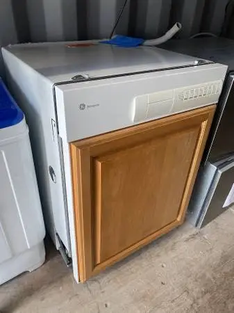 Brown Wood Panel GE Monogram Dishwasher Model #ZBD6400G01WW Used