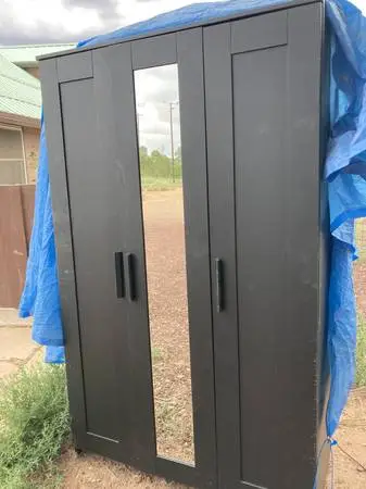 Wardrobe/ Armoir