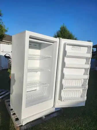 KENMORE UPRIGHT FROSTFREE FREEZER