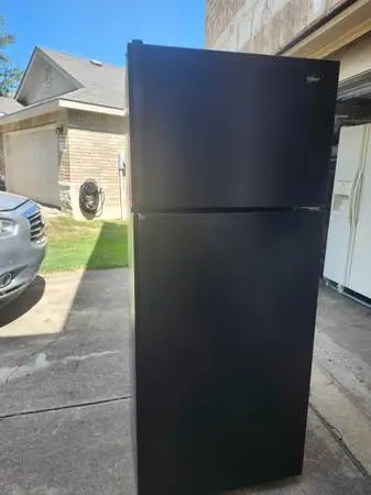 BLACK WHIRLPOOL REFRIGERATOR