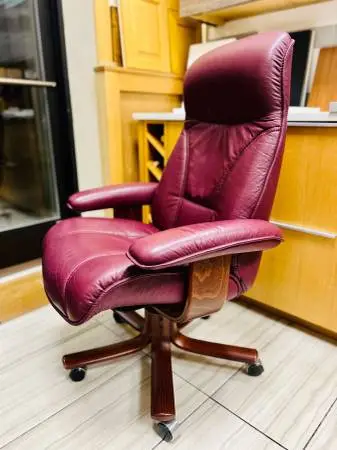 Stressless Style Office Chair. Norway Leather! MSRP $1,500! Excellent!