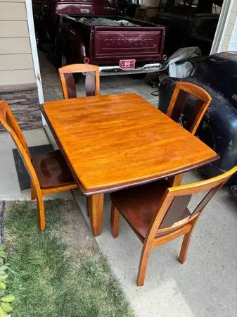 Kitchen - dinning table with 4 chairs.