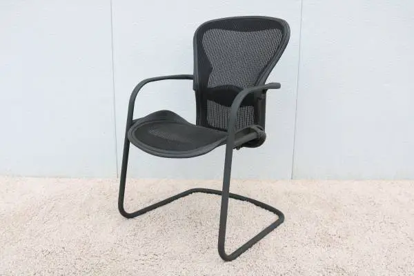 Herman Miller Ergonomic Aeron Side or Desk Chair Size B in Carbon Mesh