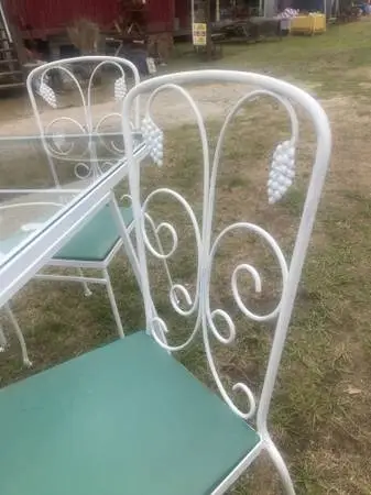 —Table with 4 chairs.