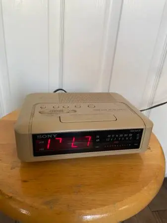 SONY ICF-C240 Dream Machine Alarm Clock Radio AM/FM