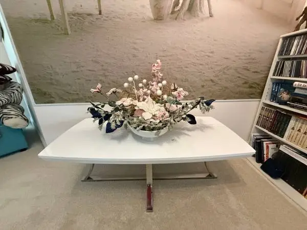 Modern Glossy White Cocktail / Coffee Table