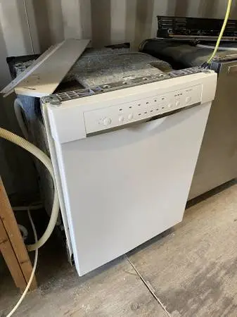 White Bosch Dishwasher Full Console Model #SHE3ARL2UC Used