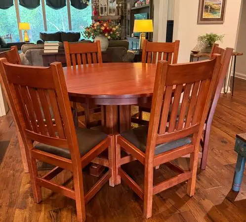 Beautiful Chilean cherry wood dining table w/ 6 matching chairs