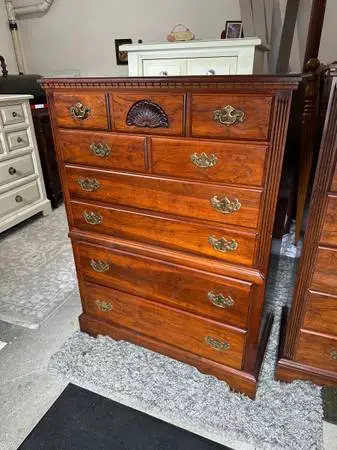 Chest of drawers