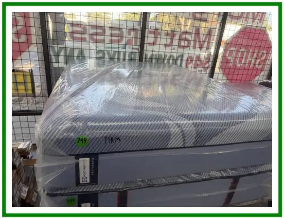 QUEEN SIZE SEALY POSTUREPEDIC PLUS HYBRID MATTRESS & BOX SPRING BED