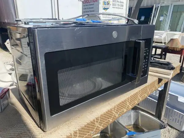 SS GE Microwave Oven 1.6 Cu Ft Model #JVM3160RF8SS Used Good Cond