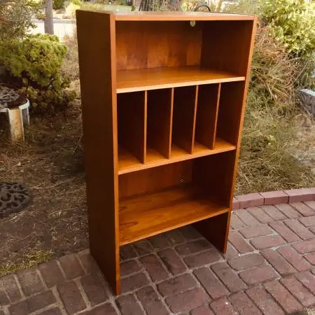 Excellent Vintage teak Danish Modern MCM Shelving Unit/LP Records Cabi
