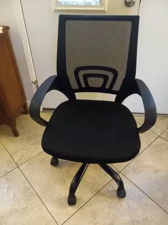 Office Chair. Like new condition.