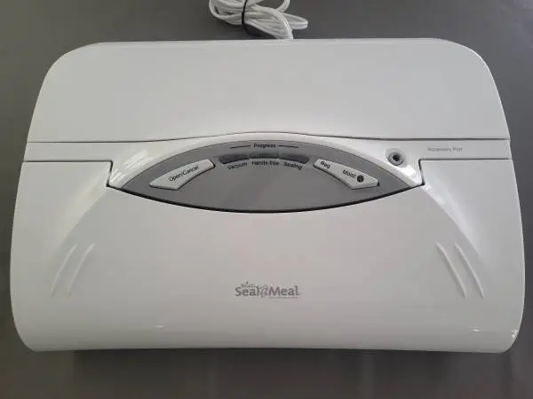 Like New RIVAL Seal-a-Meal Electric Vacuum Food Sealer plus Bags