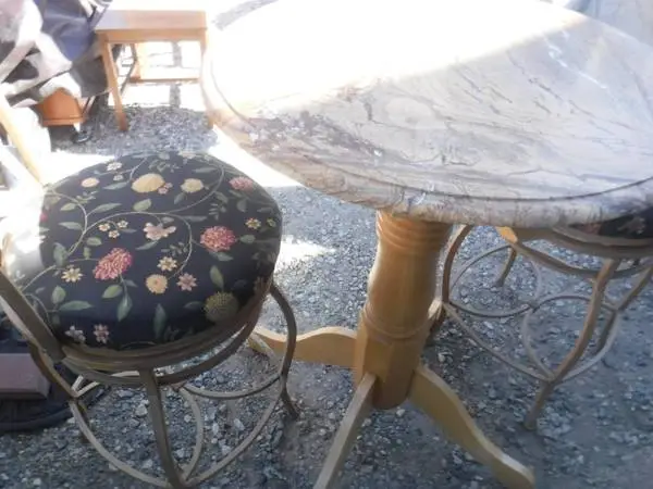 Tall Pub Tabel and 2 Chairs Eclectic Style