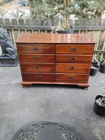 chest of drawers