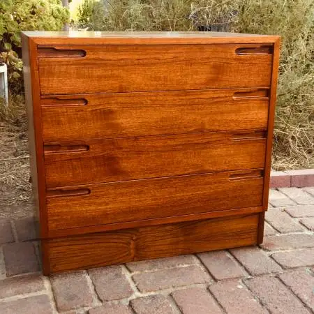 Gorgeous Vintage teak Danish Modern MCM 4dr Dresser NICE