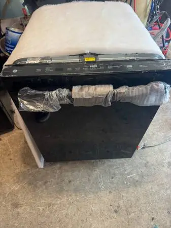 BRand new black ge dishwasher