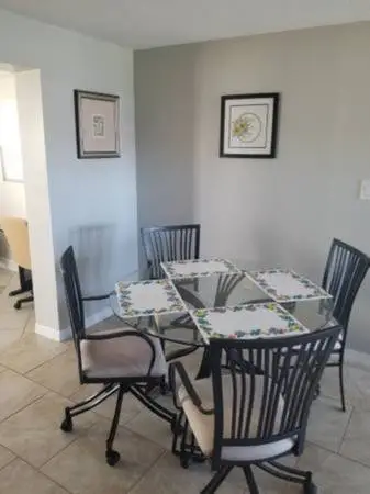 48 Round Glass Top dining table with 4 metal  chairs