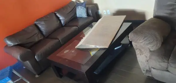 Big couch matching coffee table amd end table