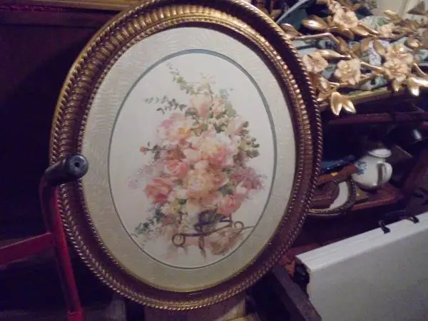 gold oval pic frame