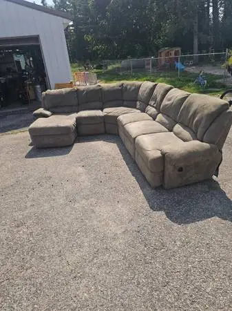 SECTIONAL COUCH WITH RIGHT HAND CHASE AND 3 RECLINERS $200 (CHEBOYGAN)