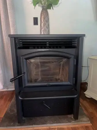 Lopi pellet stove Like new- from holland stove and chimney