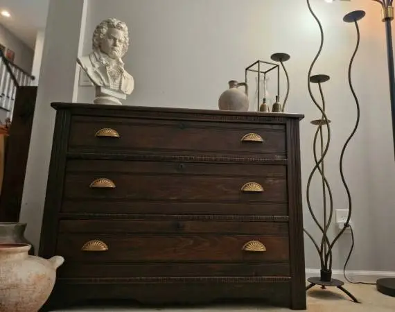 Antique Victorian Oak 3-Drawer Chest/ Dresser)