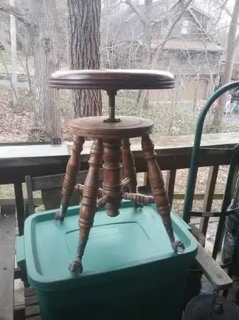 piano stool