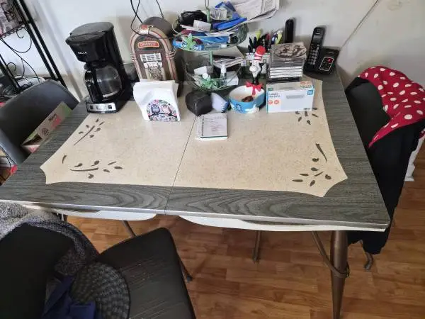 Vintage Table with 3 chairs