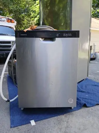 Refrigerator, Dishwasher, Microwave, Fully Functional/ Clean/ Modern