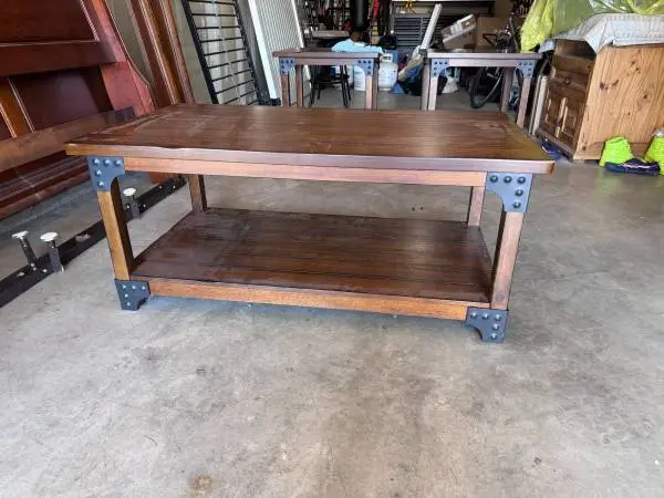 Coffee table and end table set