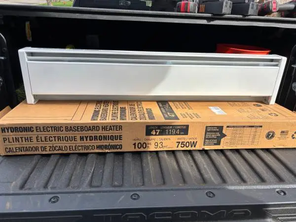 Cadet Hydronic Electric baseboard Heater 240Volt/750W