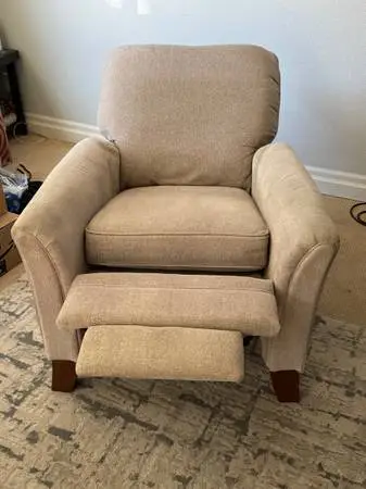 La-Z-Boy Manual Pushback Recliner