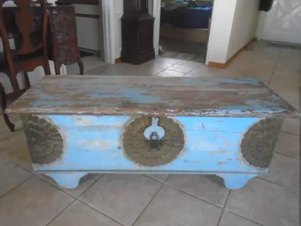 BEAUTIFUL DISTRESSED CHEST FOR STORAGE