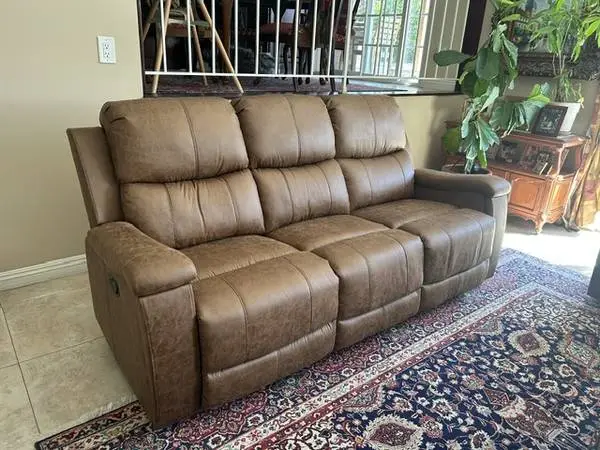 Brand New 3-Piece Reclining Living Room Set – Barely Used