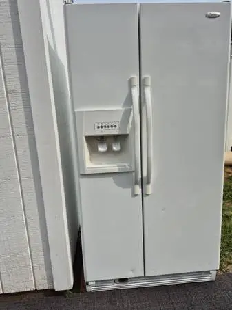 Whirlpool Side by Side Refrigerator Works Great