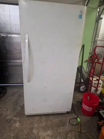 Kenmore 20 cubic feet white standup frostfree freezer