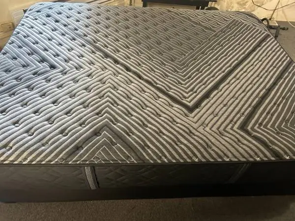 Beautyrest Black series 1 extra firm Queen Mattress