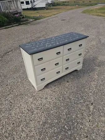 DRESSER 6 DRAWER DRESSER CUTE DRAWERS WORK WELL $50 (CHEBOYGAN)