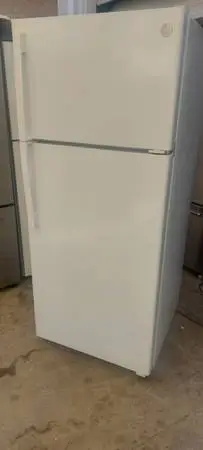 GE Refrigerator Top Freezer